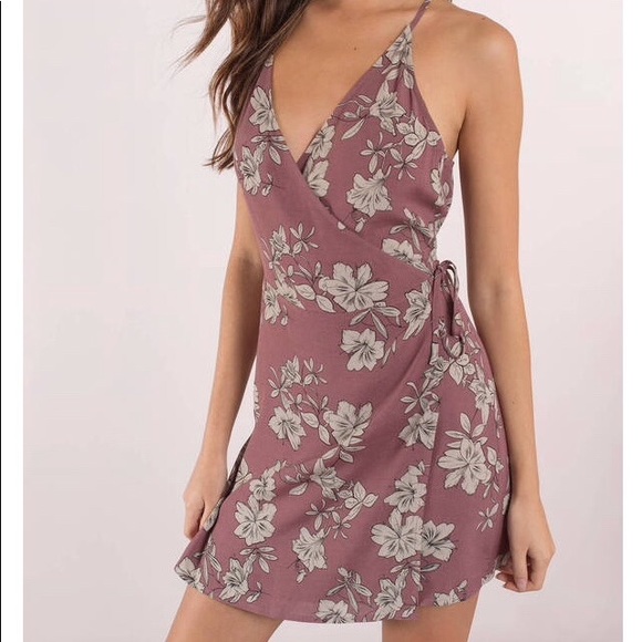 Tobi Dresses & Skirts - Wrap floral print dress